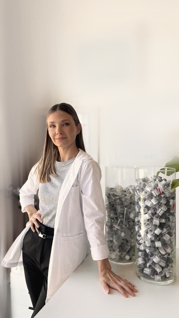 La Dra. Julieta Pujato en el consultorio