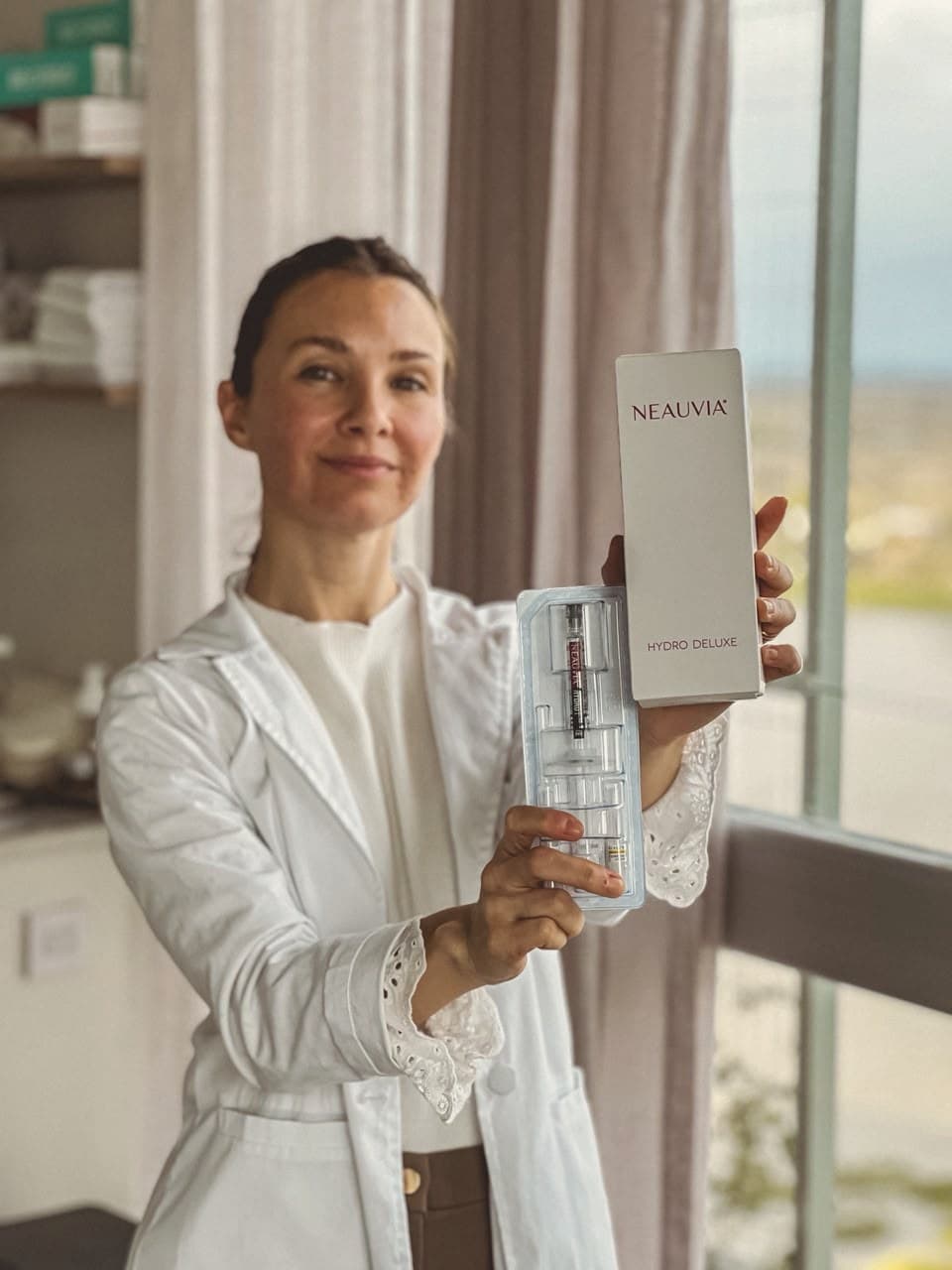 La Dra. con Hydro Deluxe (bioestimulador)